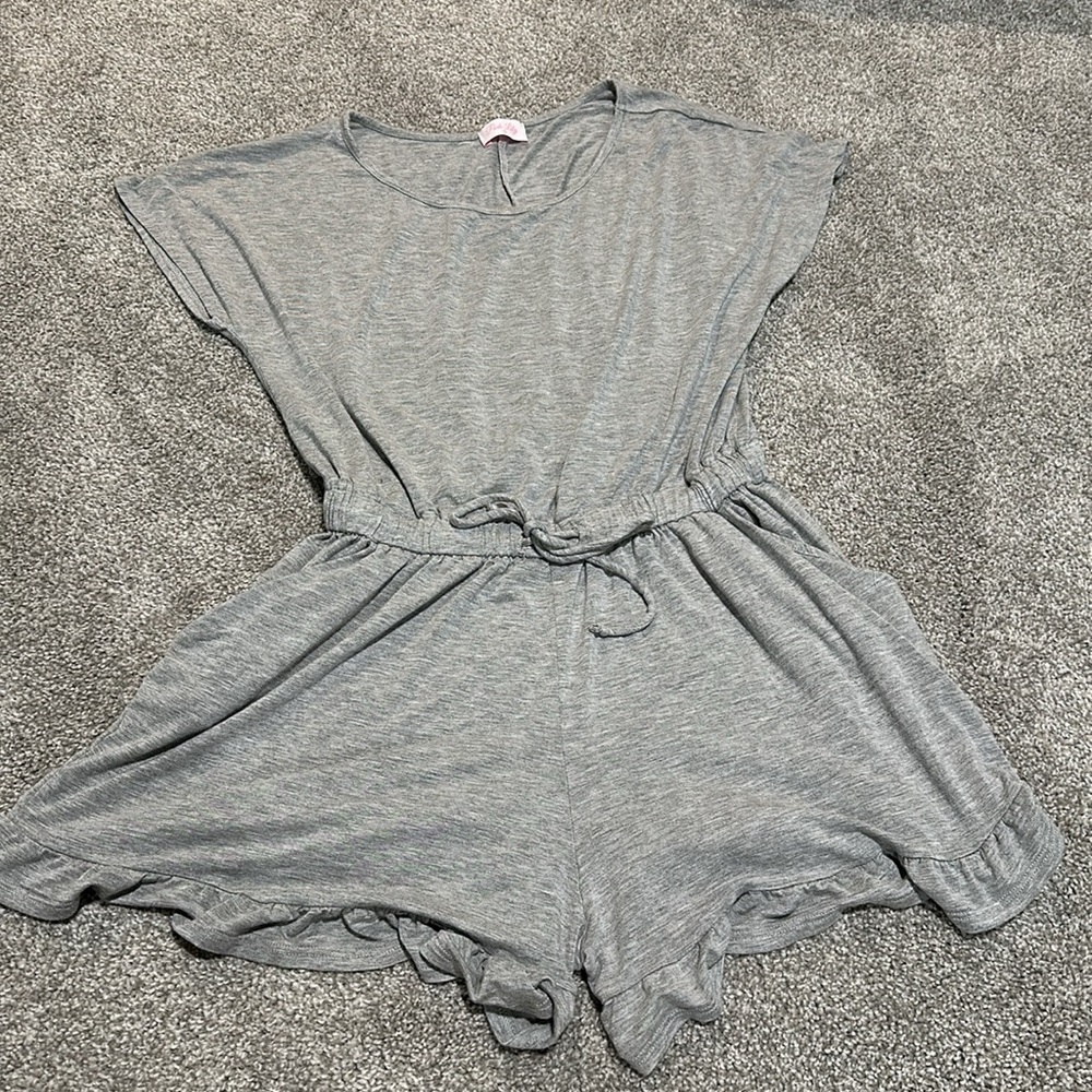 Pink Lily Gray Ruffle Short Romper‎ size small
